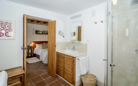 Cuarto de baño con ducha